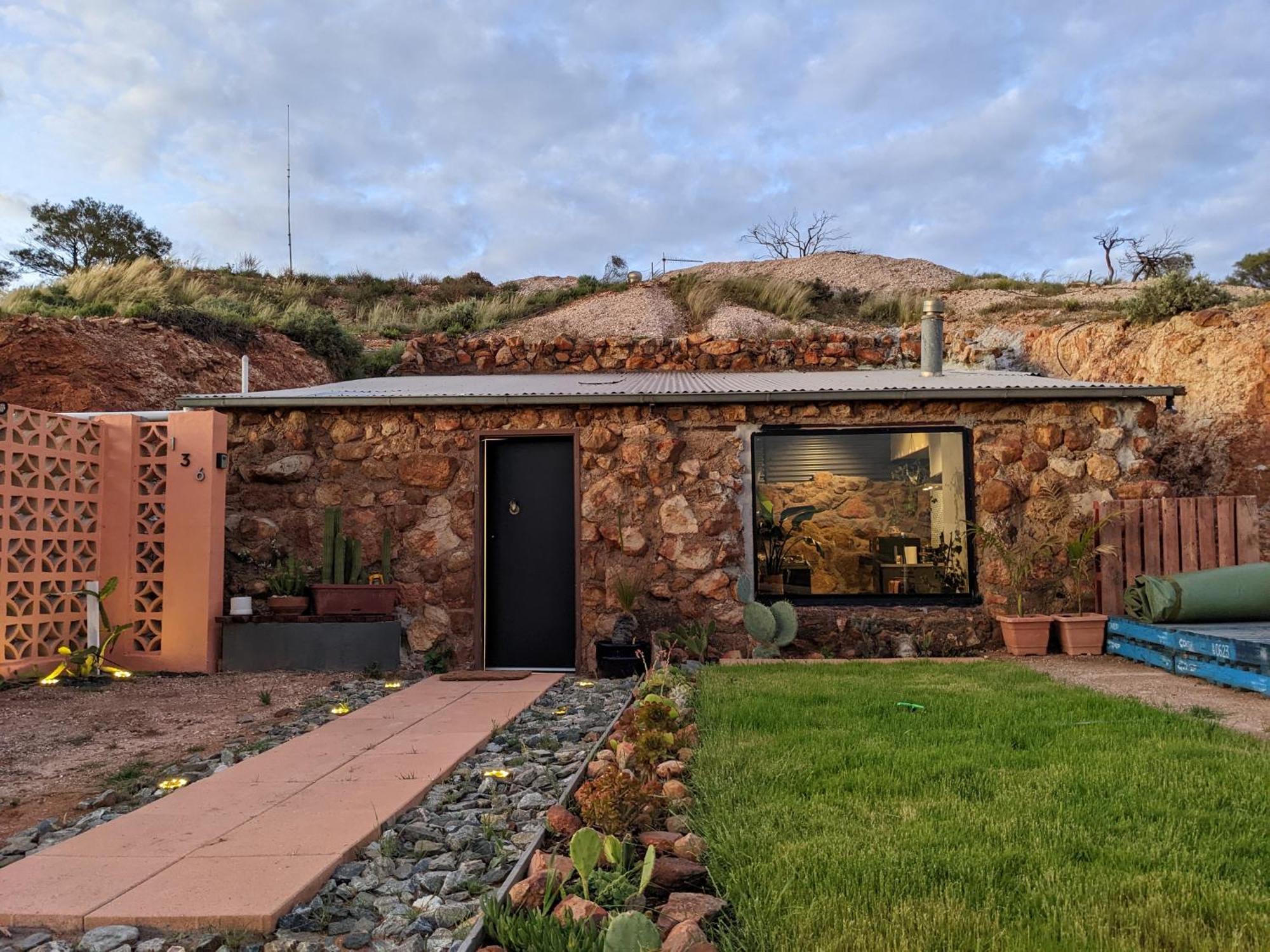 White Cliffs Accommodation -Daybreak Dugout - Unique Cave House Exterior photo